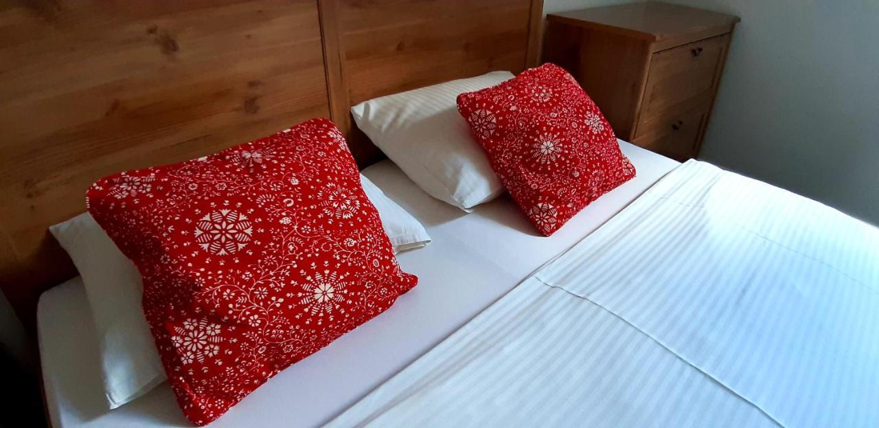 Vila Fenix B&B รูชอมแบรอค ภายนอก รูปภาพ