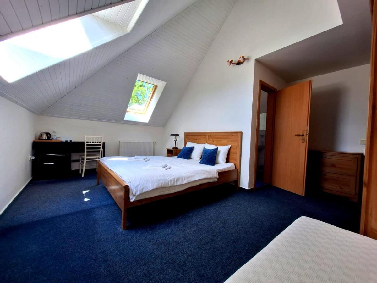 Vila Fenix B&B รูชอมแบรอค ภายนอก รูปภาพ