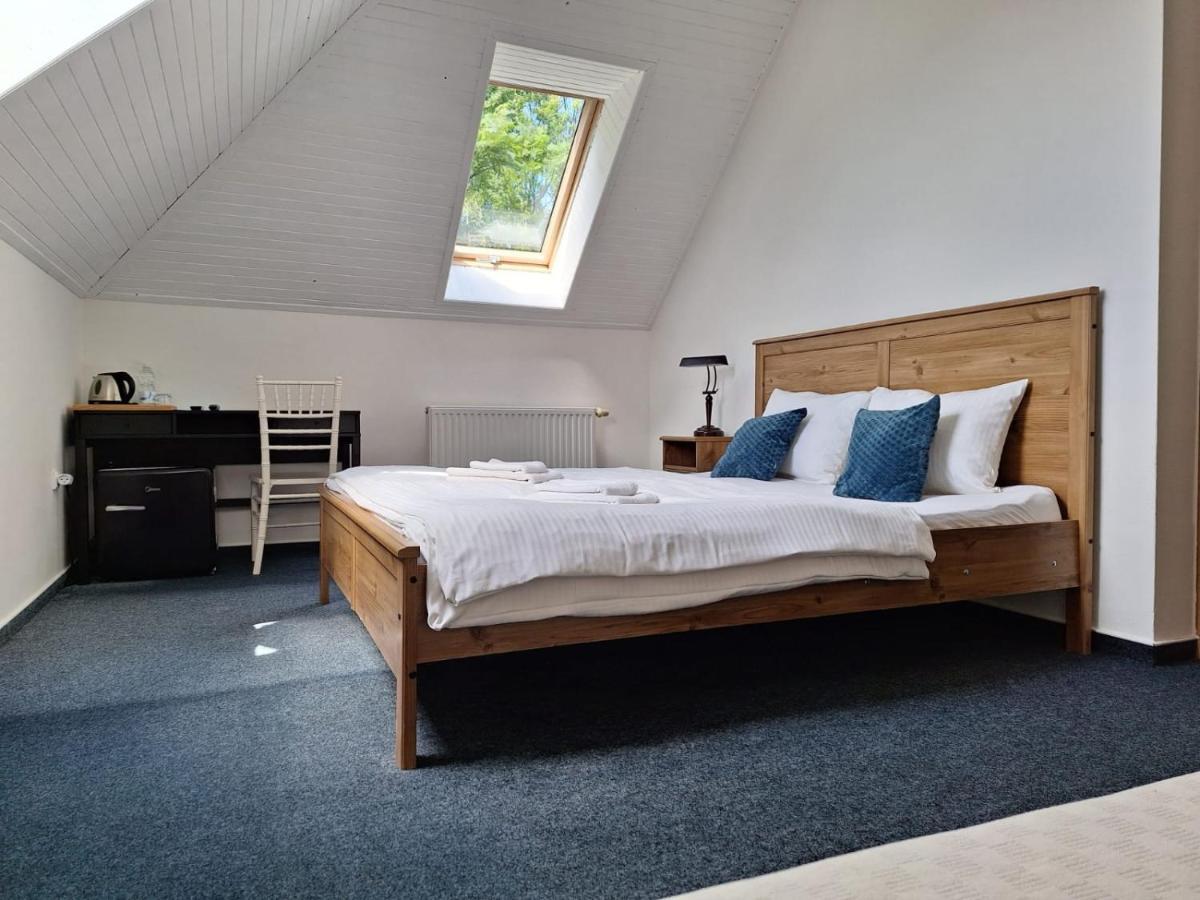 Vila Fenix B&B รูชอมแบรอค ภายนอก รูปภาพ