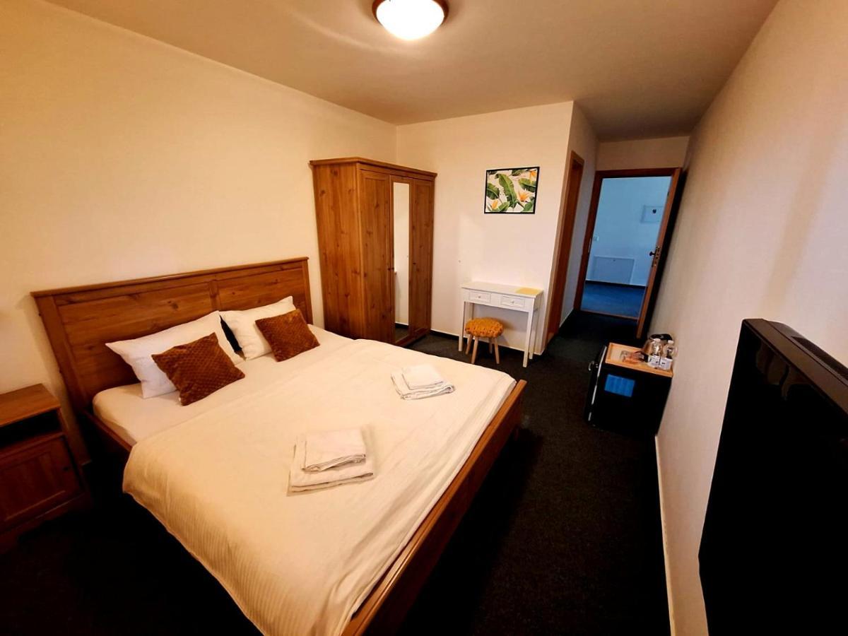 Vila Fenix B&B รูชอมแบรอค ภายนอก รูปภาพ