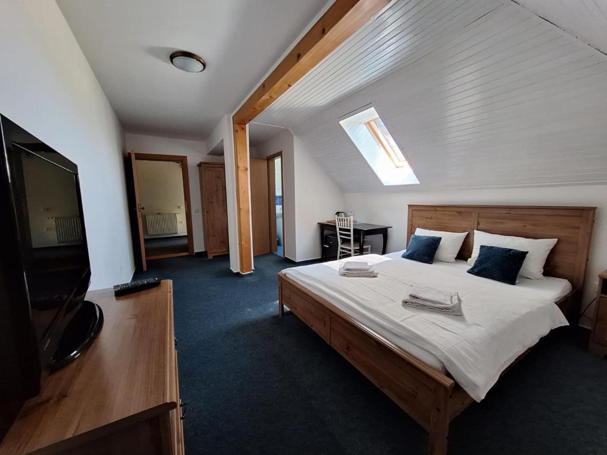 Vila Fenix B&B รูชอมแบรอค ภายนอก รูปภาพ